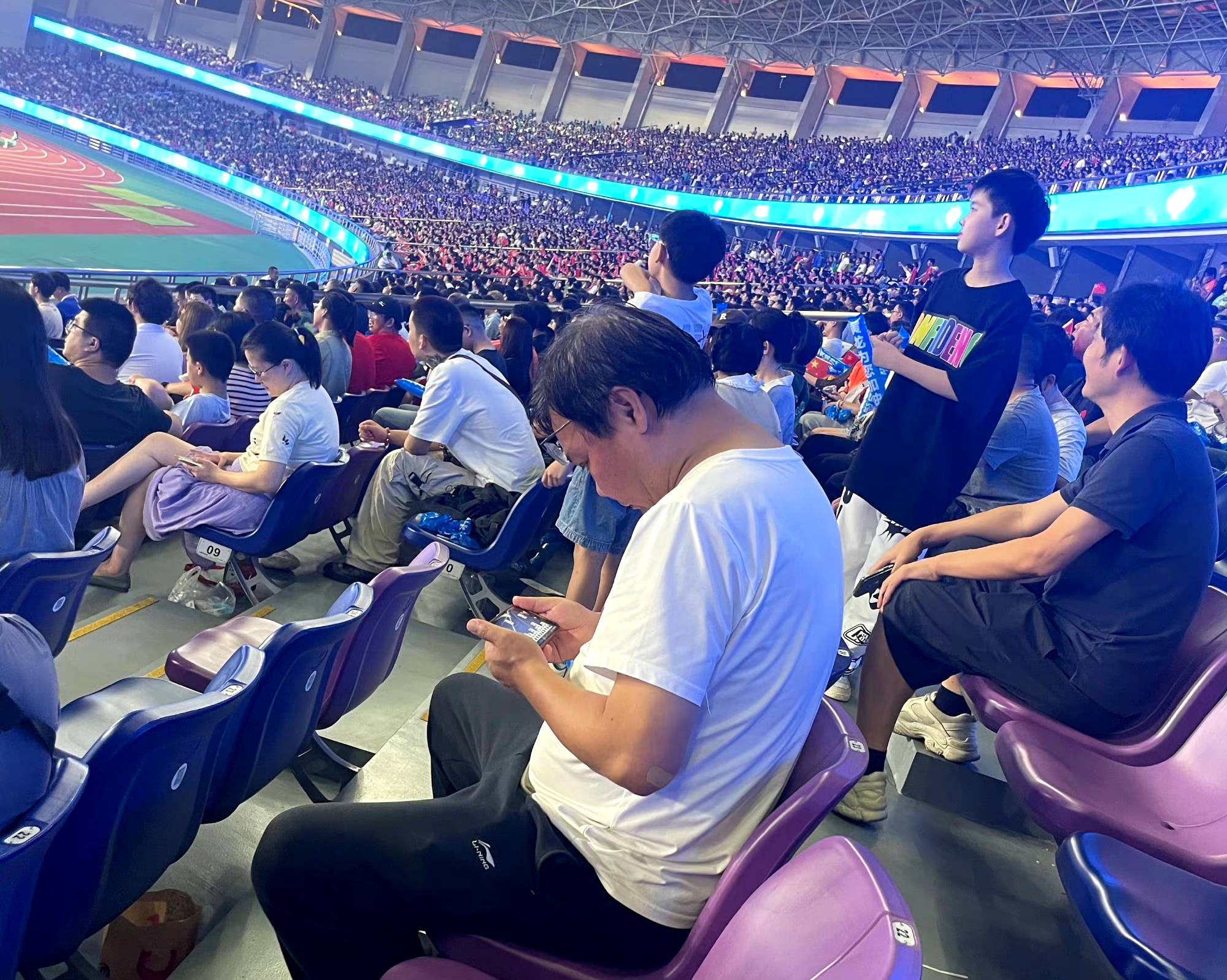 云开体育官方网站-体育赛场尽显风采，观众喜迎亮点